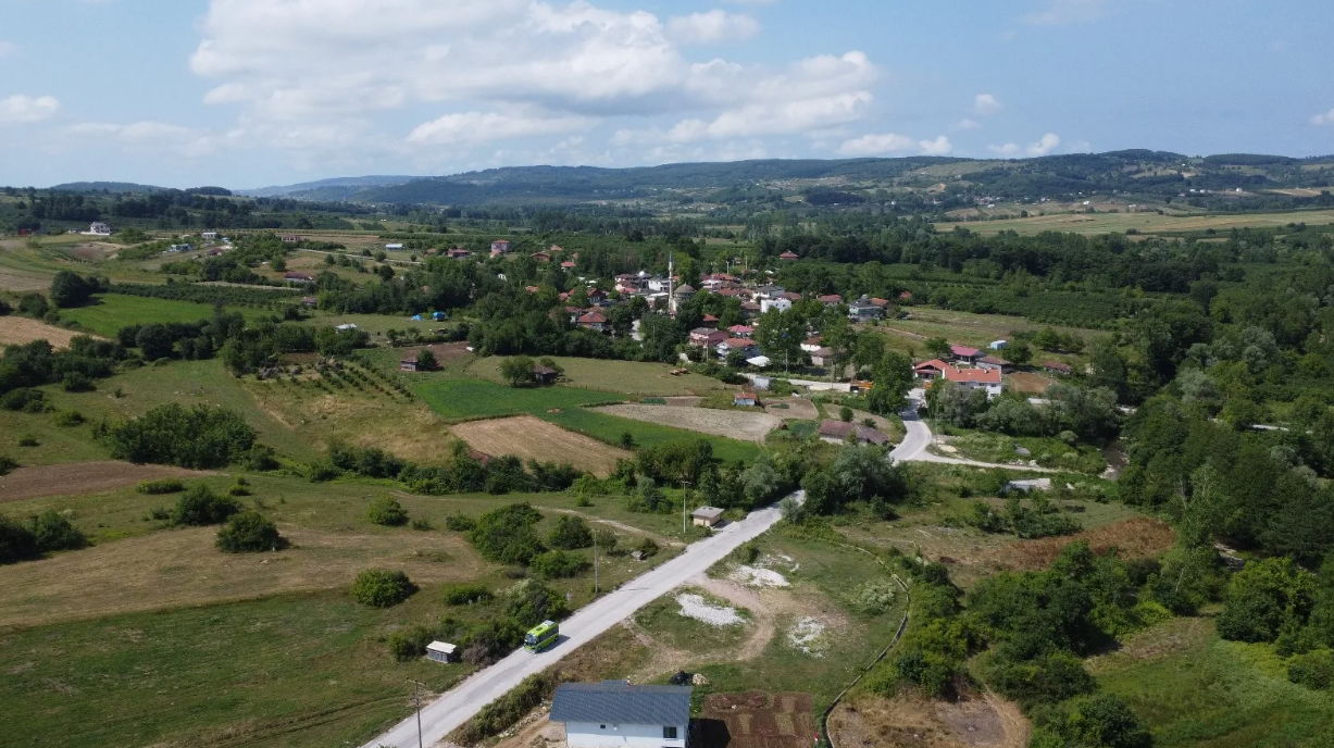 Kocaeli Kandıra Deliveli'de Satılık Dere Kenarında Tarla